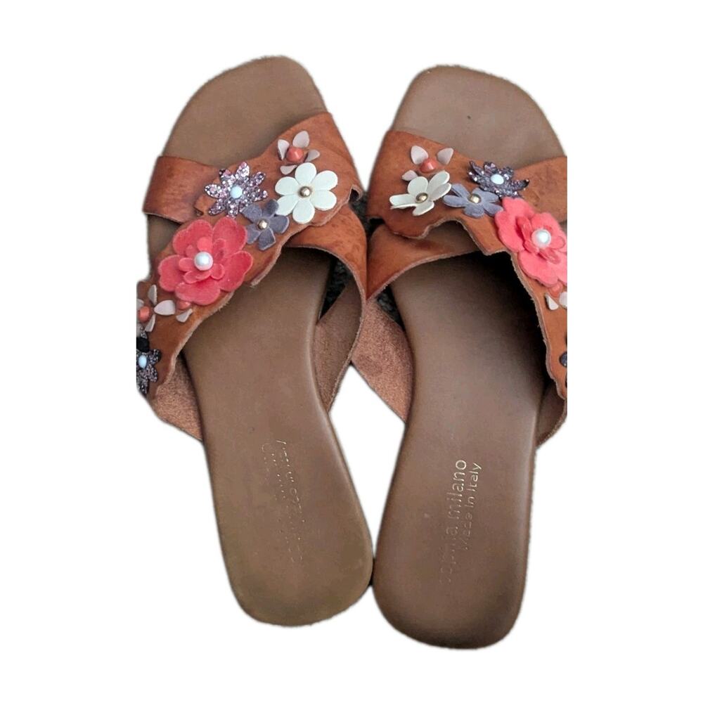 SOPHIA MILANO Italian Leather Women’s Flat Sandals Tan With Flowers Size 7.5
